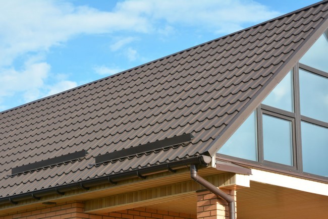 Schneefanggitter auf dem Dach